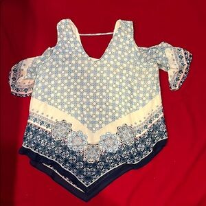 DR2 Women's Blue and White Cold Shoulder Top